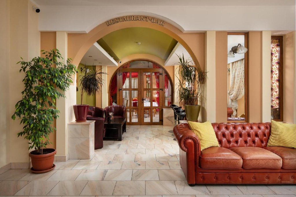 . Grand Hotel Brasov