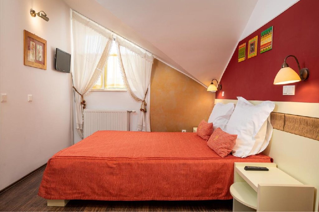 . Grand Hotel Brasov