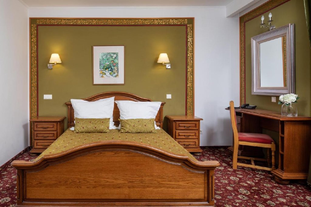 . Grand Hotel Brasov