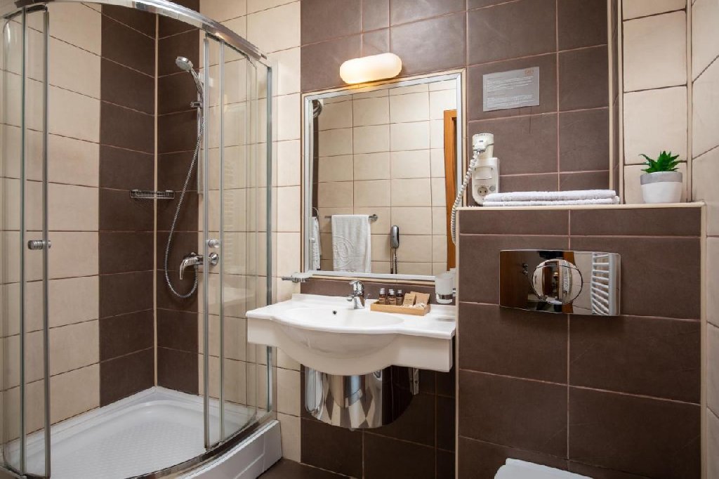 . Grand Hotel Brasov