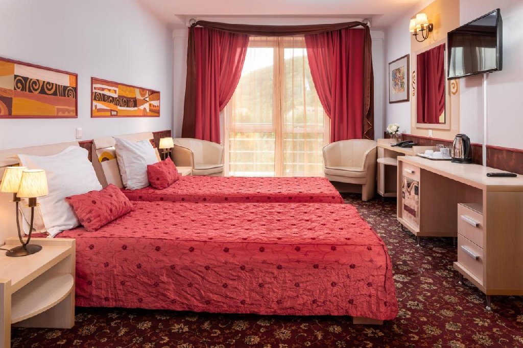 . Grand Hotel Brasov