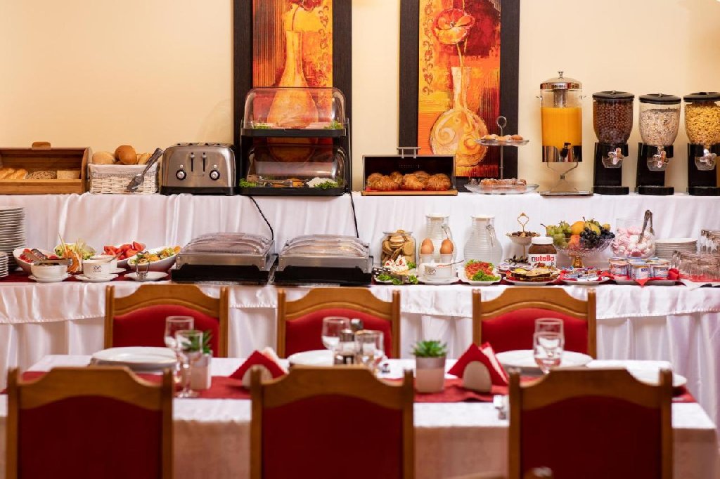 . Grand Hotel Brasov