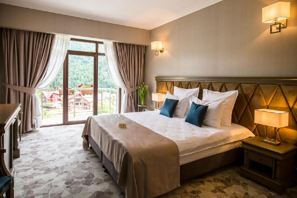 . Carpat Inn