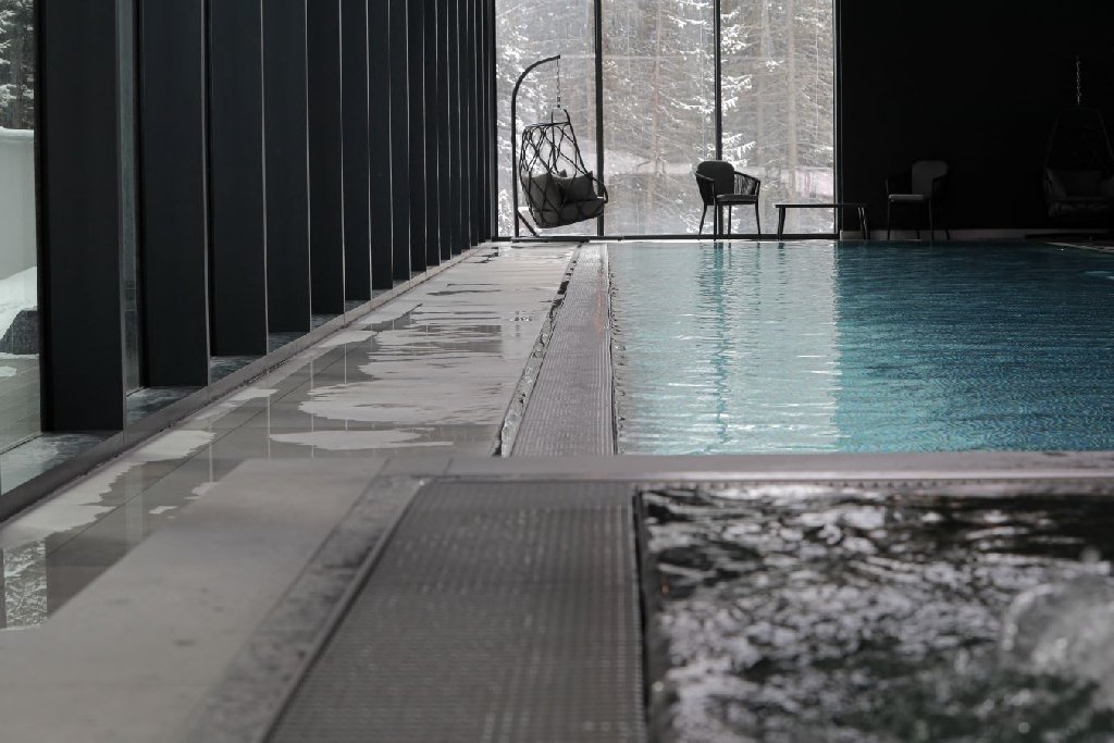 . Pestera Wellnes And Spa (parcul Natural Bucegi - Cota 1610m)