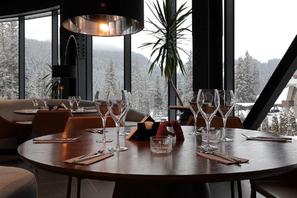 . Pestera Wellnes And Spa (parcul Natural Bucegi - Cota 1610m)