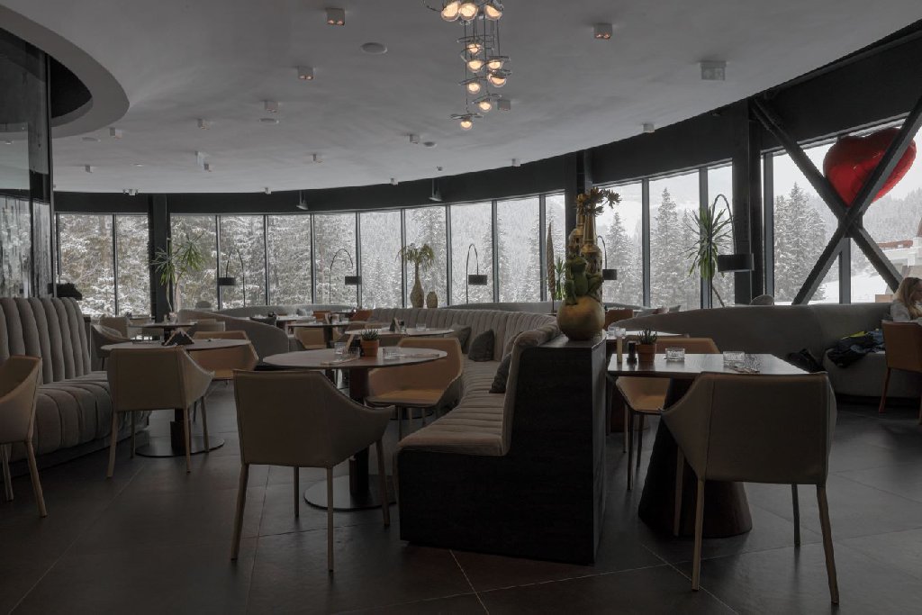 . Pestera Wellnes And Spa (parcul Natural Bucegi - Cota 1610m)