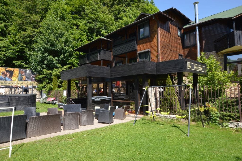 . Hillden Lodge Restaurant Pensiune Turistica