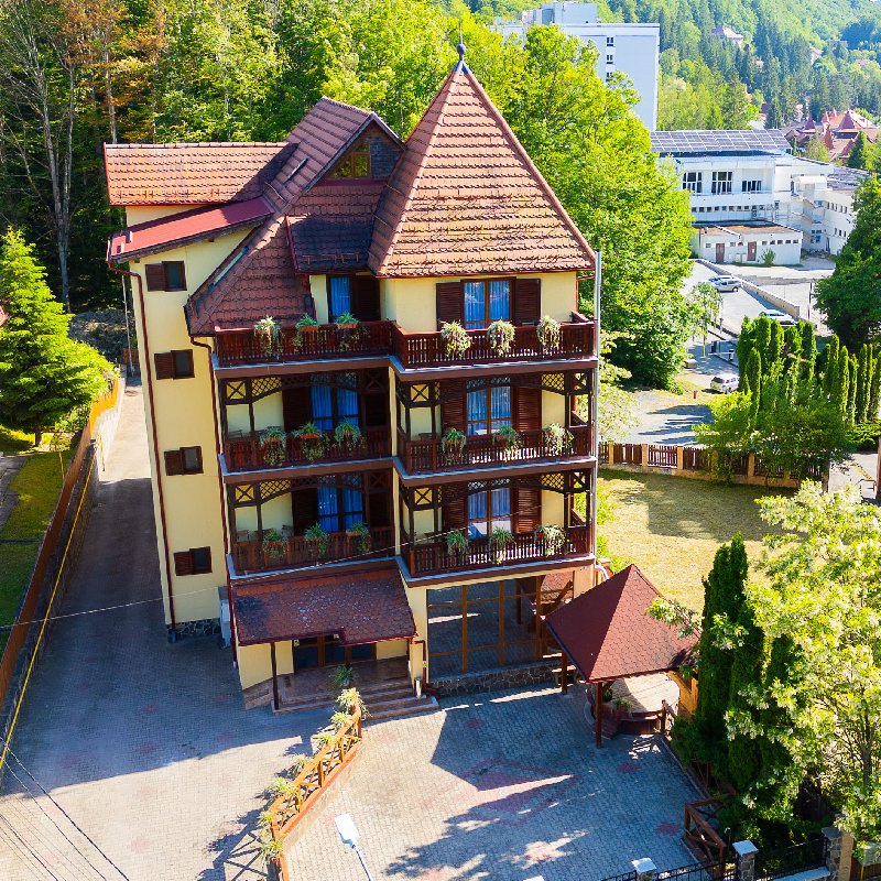 . Villa Aura